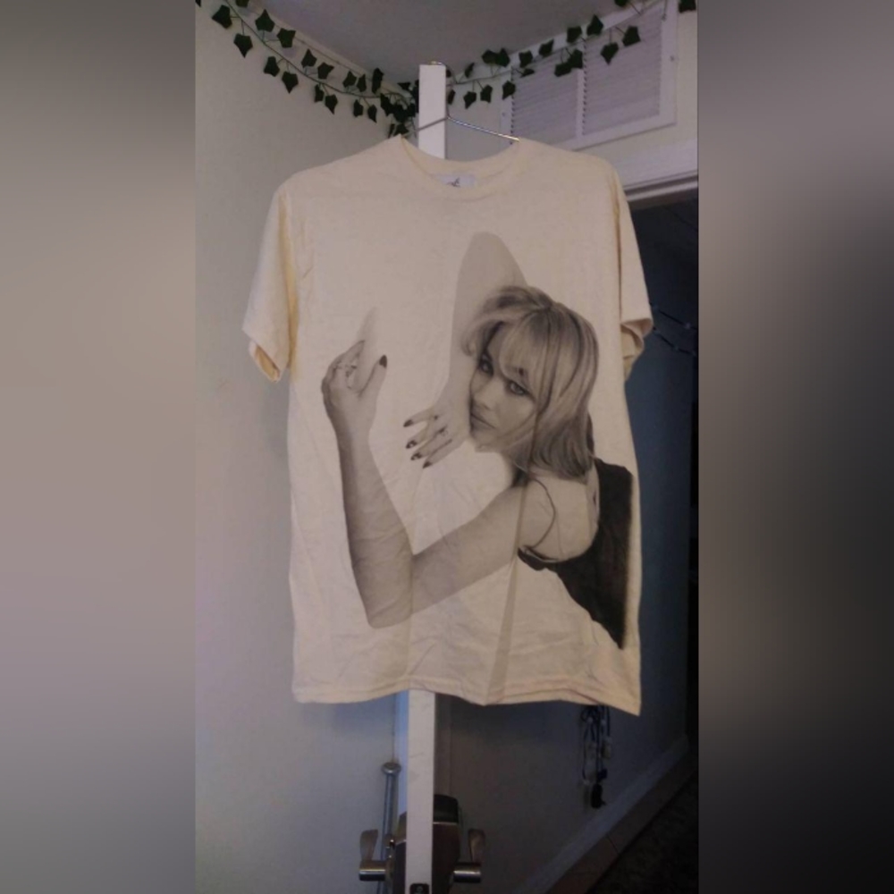 Sabrina Carpenter Tour Merch
